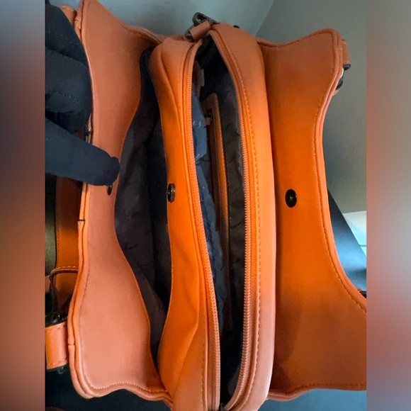 Vera Wang, Limited Edition “Sunset” two way bag. - Picture 6 of 9